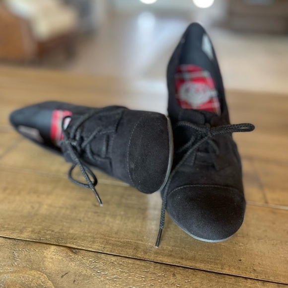 Women’s Black Oxford Heel, size 6 1/2 - Picture 5 of 8